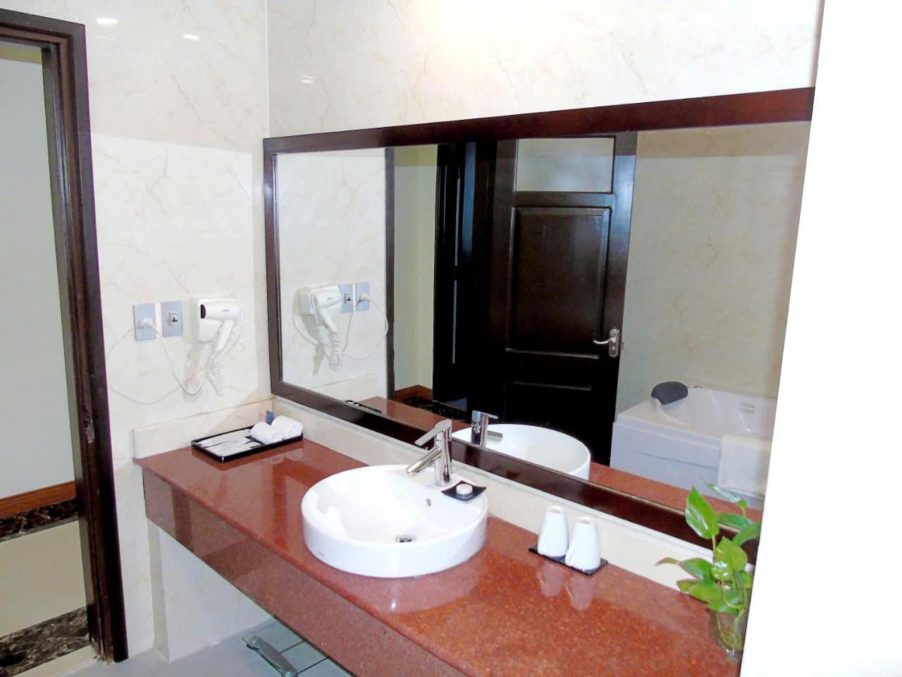 Muong Thanh Vinh Hotel מראה חיצוני תמונה